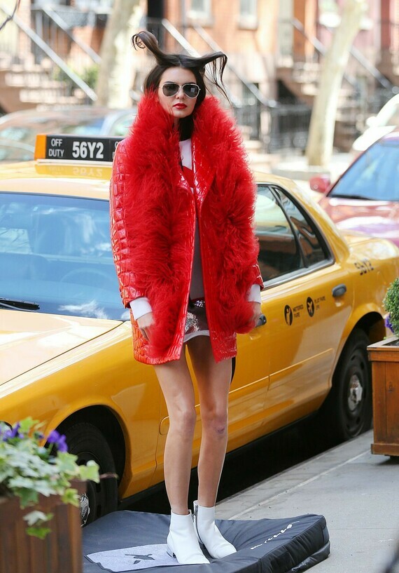 kendall-jenner-on-the-set-of-a-photoshoot-in-new-york_22