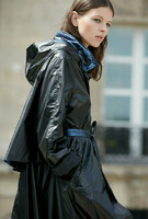 paris-fashion-store-women-black-blue-coat-churchill-fashion-designer-clothes-paris (3)