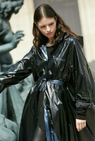 paris-fashion-store-women-black-blue-coat-churchill-fashion-designer-clothes-paris (4)