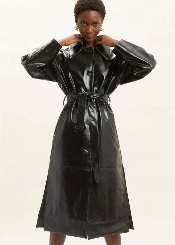 glossy-patent-faux-leather-belted-coat-in-black-coat-the-frankie-shop-118268_900x