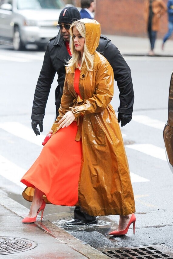 ALICE EVE Arrives at SiriusXM Studios in New York-Rain Cote-HD Pics, Wallpapers, Photos (9)