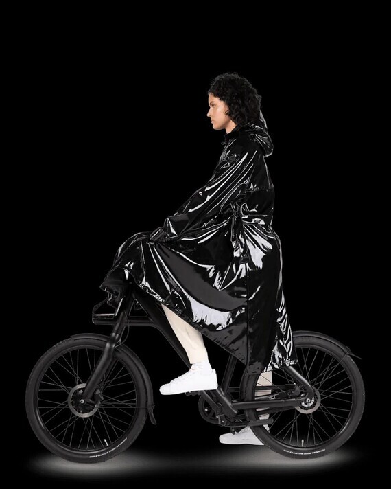 maium-recycled-black-lacquer-trench-coat-slowco-32936126709998_1728x