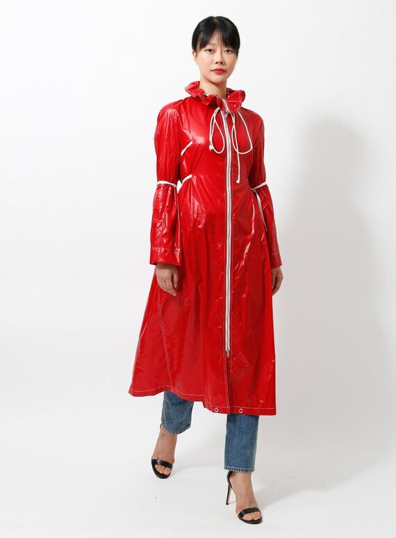 2020_0902_red_rain_coat-05