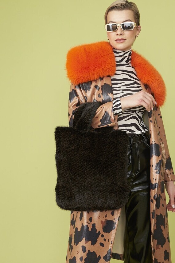 jayley-knitted-bamboo-faux-fur-tote-bag-p13425-90862_image