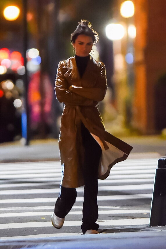 emily-ratajkowski-seen-wearing-a-mustard-trench-coat-while-out-to-dinner-with-friends-in-new-york-ci