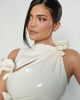 kylie-jenner-at-a-photoshoot-04-08-2022-2