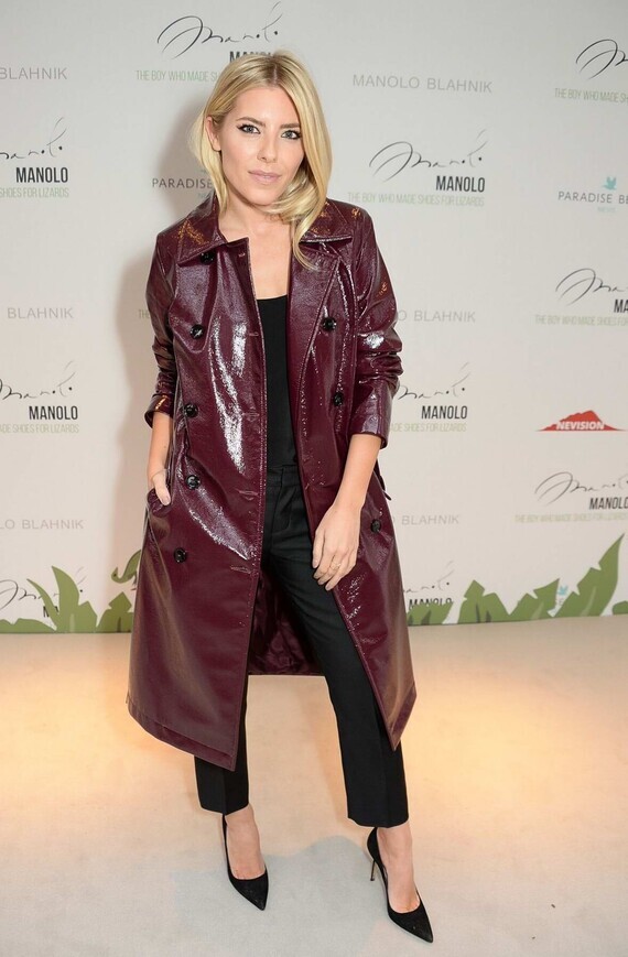 mollie-king-at-manolo-the-boy-who-made-shoes-for-lizards-vip-screening-during-london-fashion-week-in