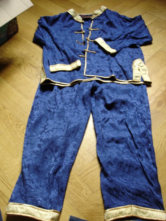 pyjama chinois 8 ans (noté 10 ans mais taille petit)