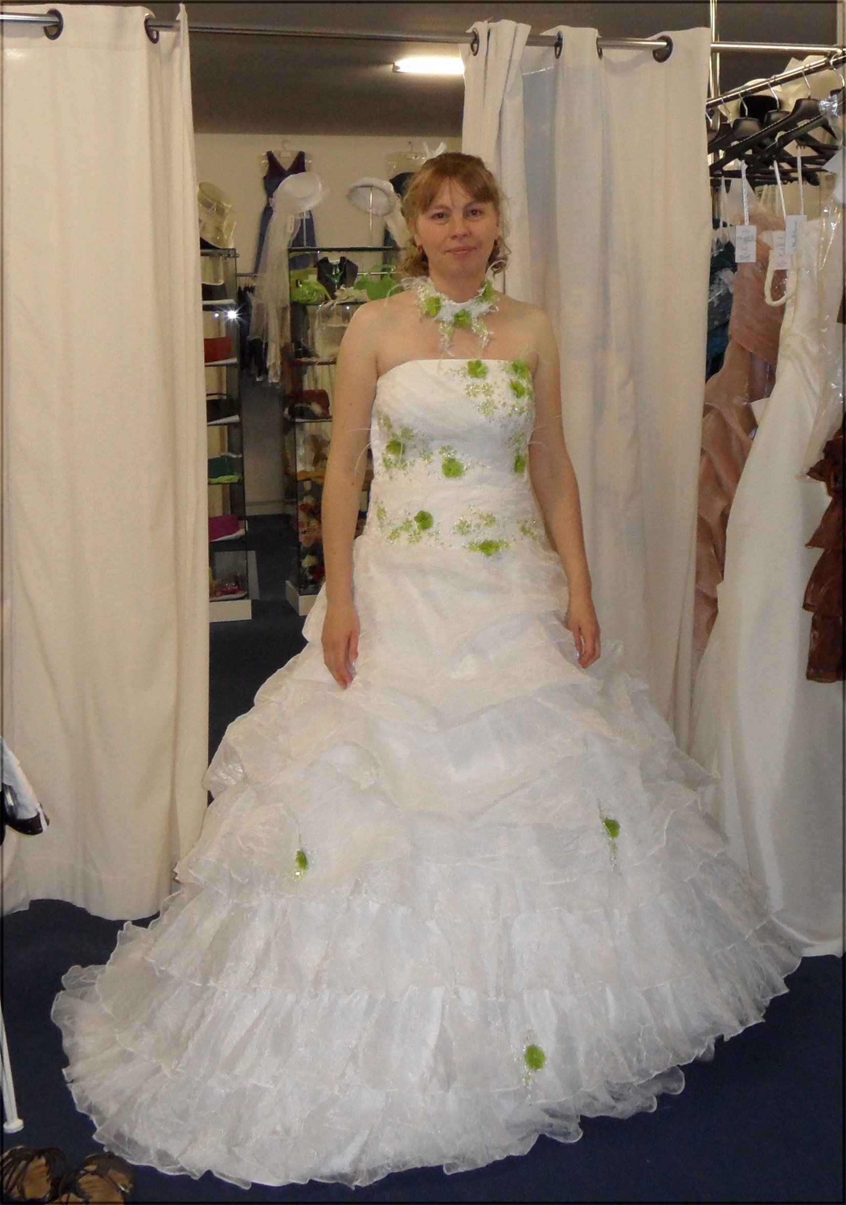 Robe de mariee vert anis et blanc - Robe à la mode 2019