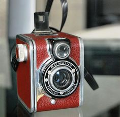 camera (105)