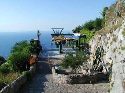 Capri (50)