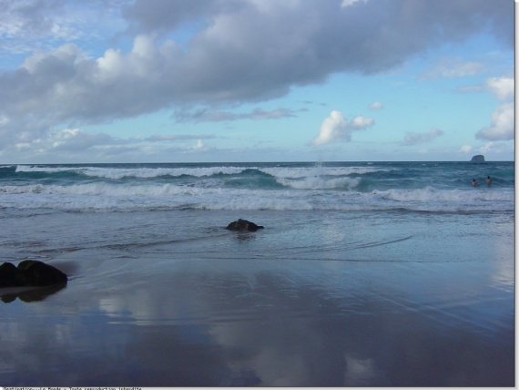 Nouvelle-Zelande-plage-vagues-nuages-ag