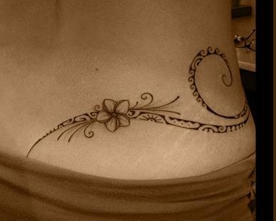 Tatouage Ventre Bas Dos Fleur Tipanier Bandes Micro Symboles