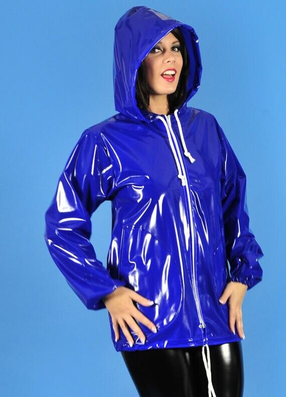 Ciré rouge Avec la capuche. vinyl64 Photos Club Doctissimo