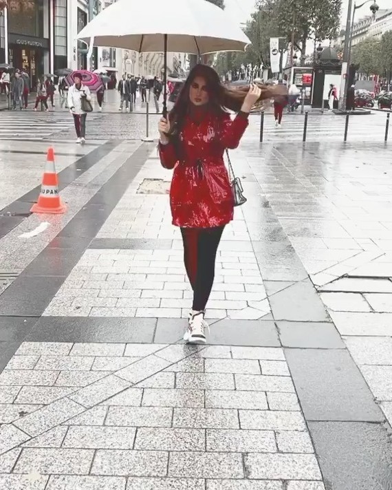 Champs-Elysées.