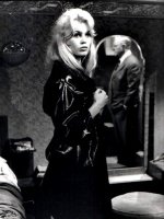 Brigitte Bardot en ciré noir