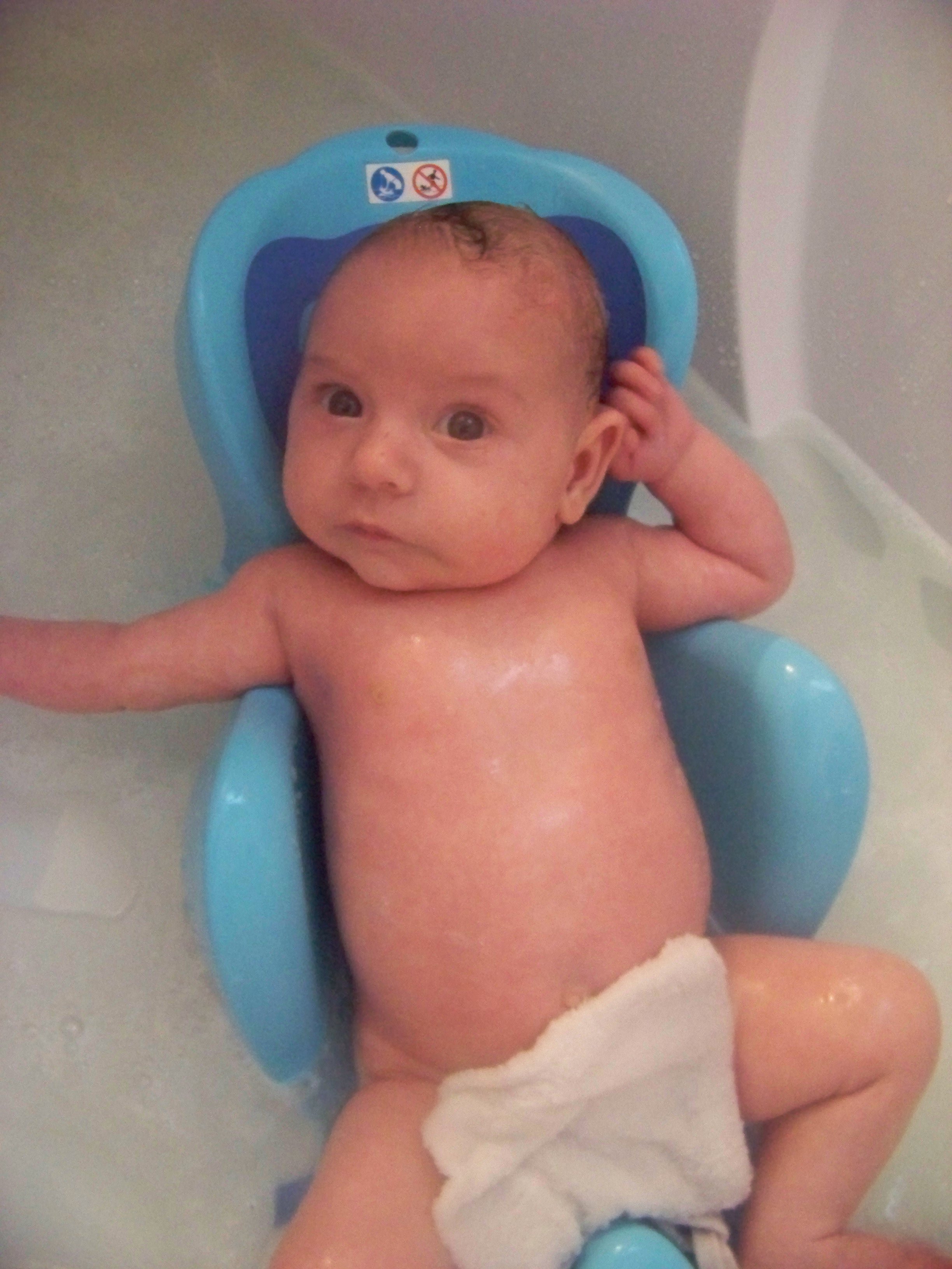 Defi N 4 Bebe Dans Son Bain Vote Jusque Mardi h Bebe Grandit Forum Grossesse Amp Bebe Doctissimo