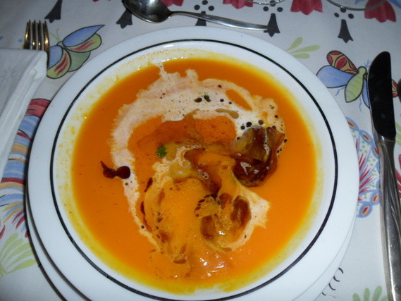 potage décoré crème coco et huile de courge