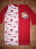 chemise de nuit rouge (noté 8 ans mais taille 6 ans) 4€
