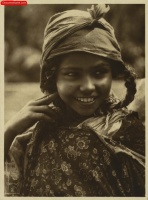 Tunisian-girl-head-and-shoulders-portrait-facing-front-Lehnert-Landrock-phot