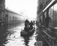 Paris_1910_Inondation_rue_de_l'Université