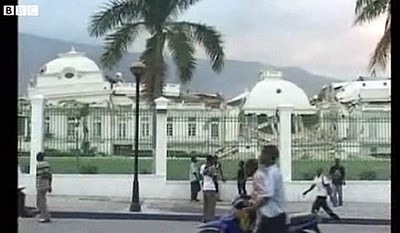 Haiti-seisme_palais-national-effondre_3_BBC_130110