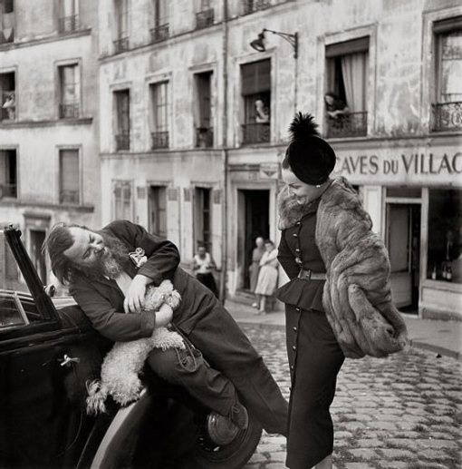 richard-avedon-christina-berard-and-renee-suit-by-dior-le-marais-paris-august-1947