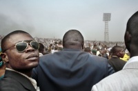 Guy Tillim, Presidential candidate Jean-Pierre Bemba enters a stadium in central Kinshasha flanked b