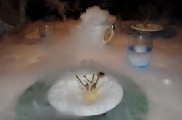 Brouillard et avalanche, creme glacée au romarin, crumble au bacon,batonnets de thé,yaourt lyophilis