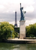 Paris.seine.liberty.500pix