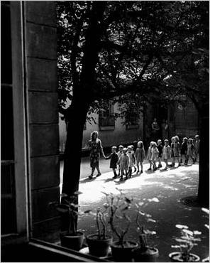 Ecole-maternelle--Menilmontant--1948_Willy-RONIS
