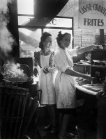 Les marchandes de frites, 1946,rue Rambuteau