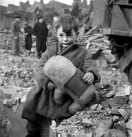 Toni Frissell 12 London Blitz 1945