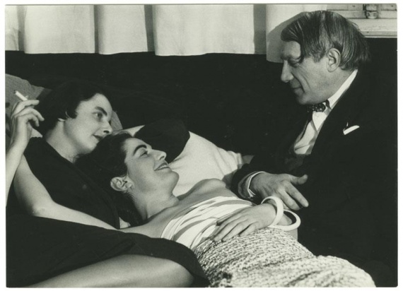 Picasso and the women by Man Ray, 1930
