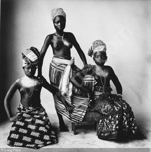 Irving-penn-three-dahomey-girls-one-standi
