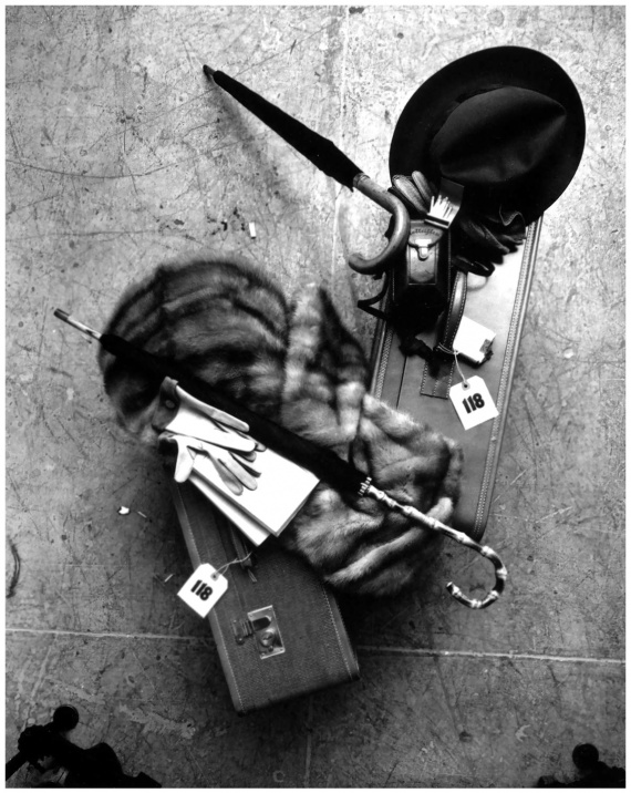 irving-penn-vogue-luggage-new-york-march-24-1948