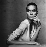 shalom-harlow-photographed-by-irving-penn-vogue-1996