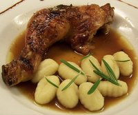 poulet fumé  grillé au romarin et gnocchis sauce miso
