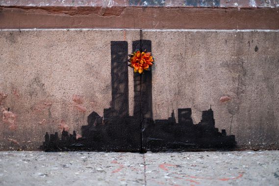 Grafitti-artist-Banksy-unveiled-his-latest-street-installment-a-stencil-of-the-Twin-Towers-2459424
