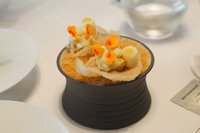 Thierry-Drapeau-Chips de haddock, blanc manger yuzu, pétales de tajettes