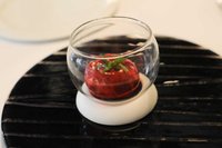 Thierry-Drapeau-Tomate en coque de sucre soufflé, salade tomate coriandre et gaspacho