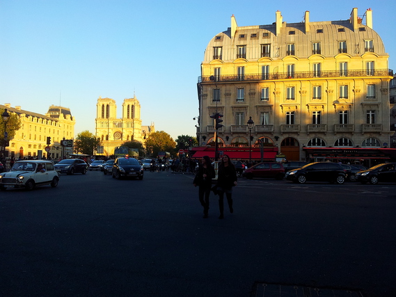 75006 Place Saint-Michel