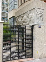 75006 rue Cassini au n°12 Bas-relief de Xavier Haas-