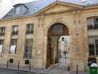 75006  rue du Cherche-Midi, Au n°7, l’hôtel de Beaune ( 1719-1720)-