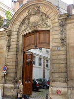 75006  rue du Cherche-Midi Au n°1, l’hôtel de Dreux-Brézé (1735)-