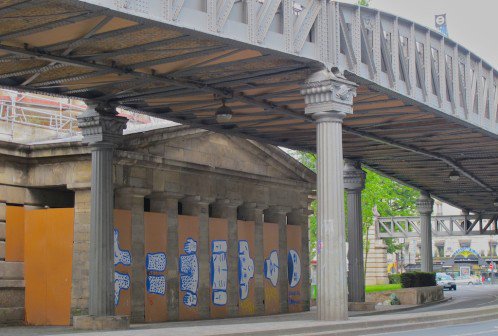 Zoo-Project-detache-toi-street-art-palissade-Au métro Jean Jaurès, la rotonde de Ledoux