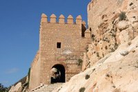 5454101-alcazaba--chateau-fort-mauresque-sur-un-rocher-a-almeria-en-andalousie-espagne