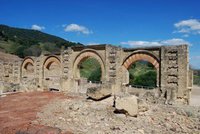 13288507-arches-mauresques-medina-azahara-madinat-al-zahra-pres-de-cordoba-province-de-cordoba-andal