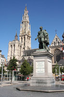 belgique-anvers-La Groenplaats avec la statue de Rubens et la cathédrale