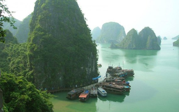 Ha Long Bay , Vietnam